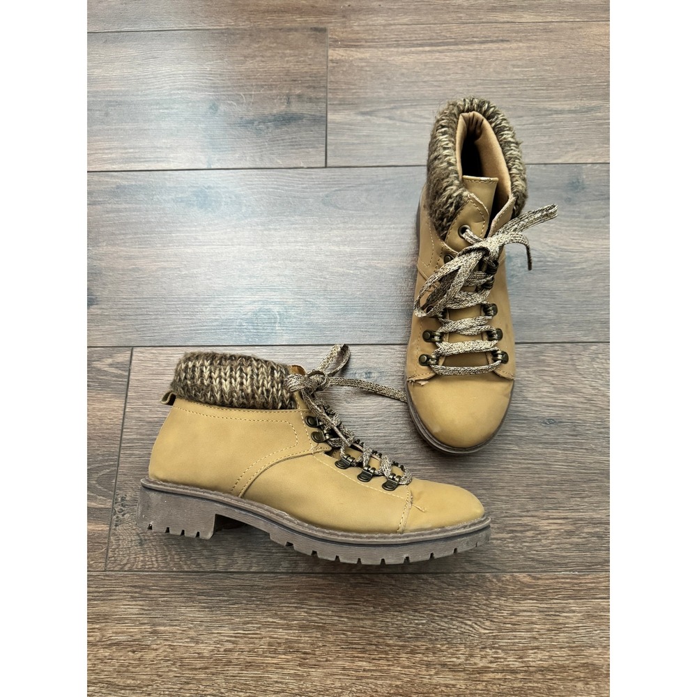 Time and Tru Womens Tan Knit Collar Hiking Boots Lug Sole Size 8